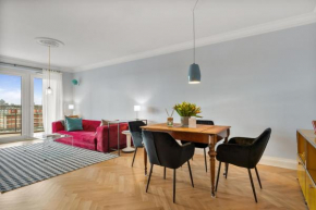CLS Zentrale City-Wohnung in Hamburg mit E-Laden und Tiefgarage, großer Balkon, Blick über Hamburg, Parkplatz, Cafe im Haus, Bushaltestelle direkt gegenüber, Flex Check In